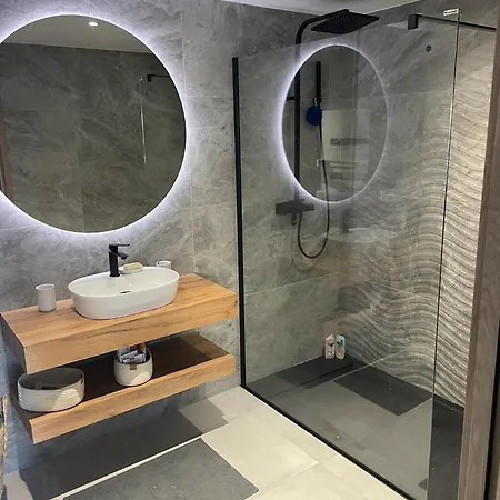 Le Galatee -t2 Luxe Les Pieds Dans L'eau - بورْتِكْسْيو